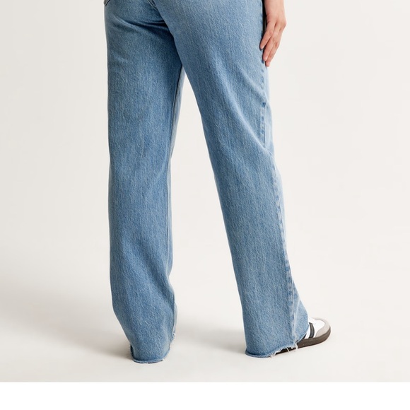 Abercrombie & Fitch - The Baggy Low Rise - Curve Love - Size 28/6R - Medium Wash - Picture 6 of 12